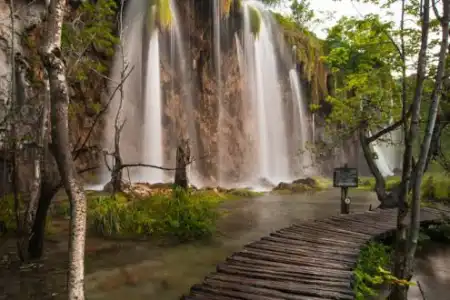Plitvice lakes from zadar by car